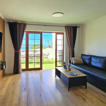 Paulmarie Ocean View Apartmán *