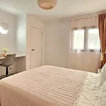 Paulmarie Ocean View Apartmán *