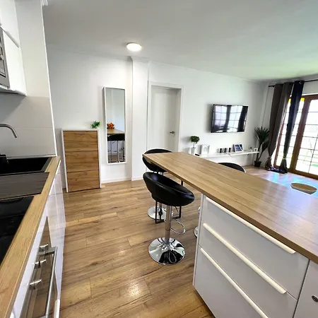 Paulmarie Ocean View Apartmán *