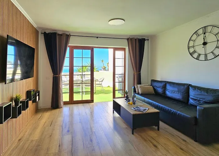 Paulmarie Ocean View Апартаменти *