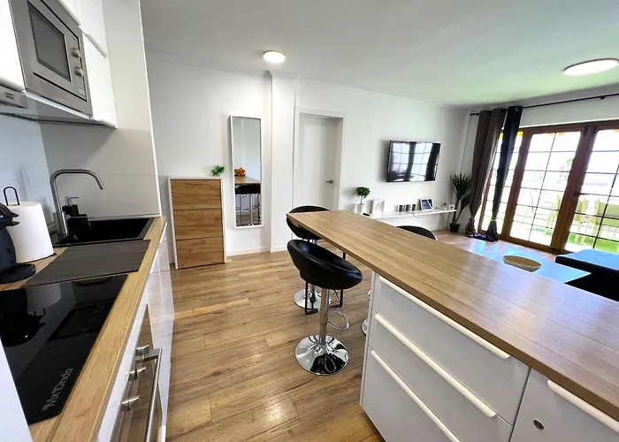 Paulmarie Ocean View Апартаменти *